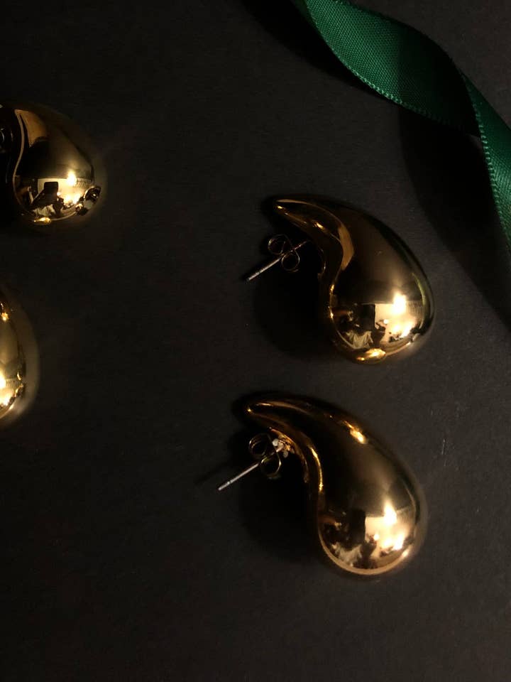 Romy Ohrringe in Gold getaucht für den Großhandel von Feline Jewelry Studio Universe