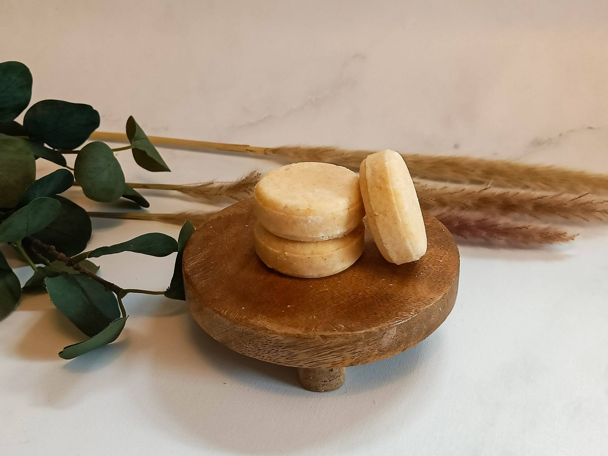 Forest Fragrances - Wholesale Shampoo Puck/Solid Shampoo - Solid Shampoo Bar - Fantasy (scent: sandalwood)1