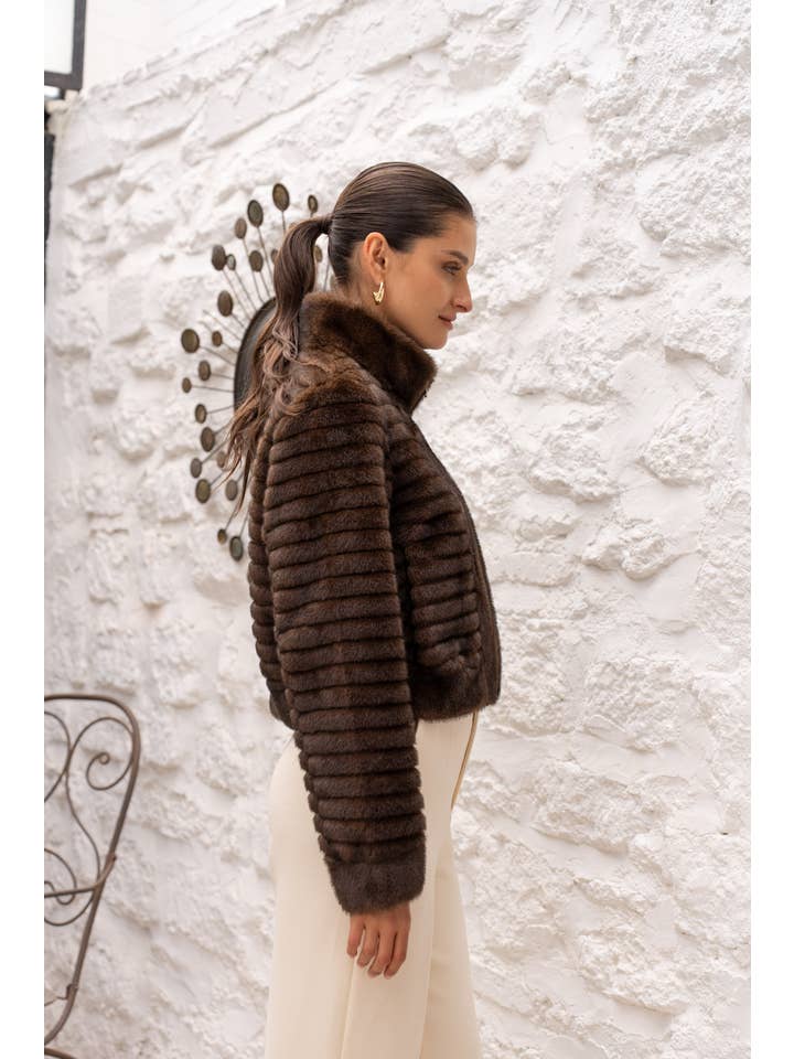 Attentif Paris - Wholesale Fur/Faux Fur Coat - Women's - Short faux fur coat with horizontal stripes23