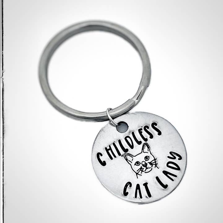 Kinderloze Cat Lady sleutelhanger voor wholesale door Christy Robinson Design