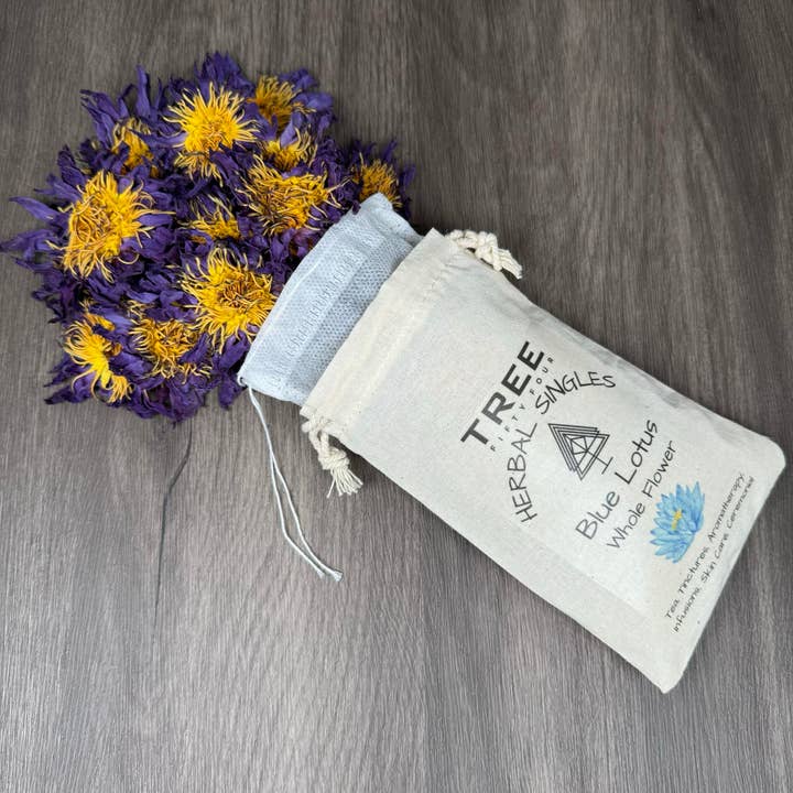 Tree Fifty Four – Großhandel Loser Tee – Blauer Lotus, ganze Blume im Beutel mit Kordelzug, organisch