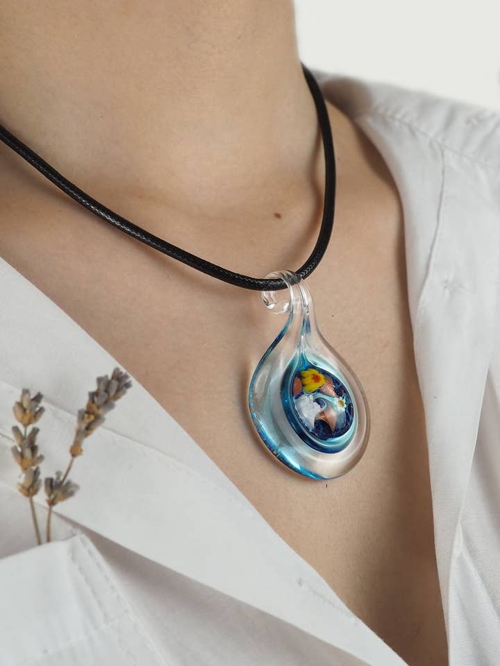 Collana Ascella realizzata a mano in vetro di Murano, gioielleria per la vendita all'ingrosso da parte di Drusilya Glass Art