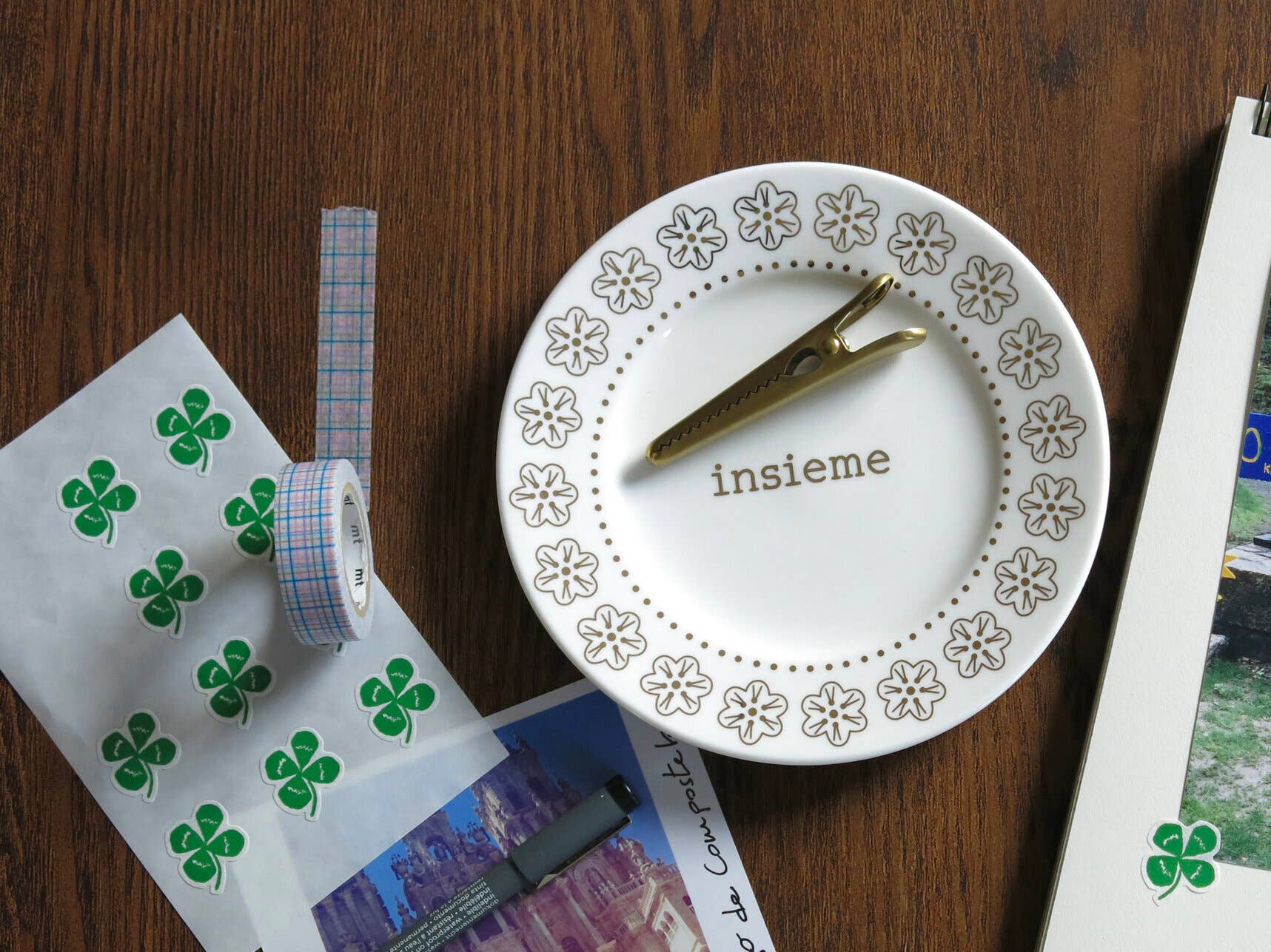 ilaria.i - Wholesale Dinner Plate - INSIEME - Porcelain plate with gold writing1