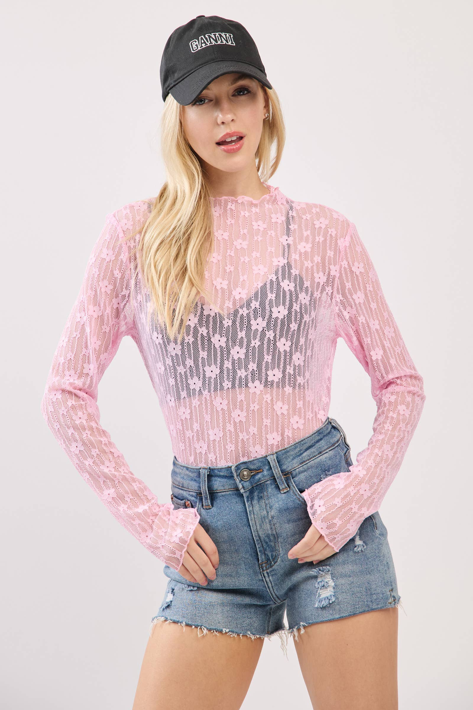 Sewn and Seen - Wholesale Blouse - Dames - SHEER BLOEMENKANTEN TOP MET LANGE MOUWEN4