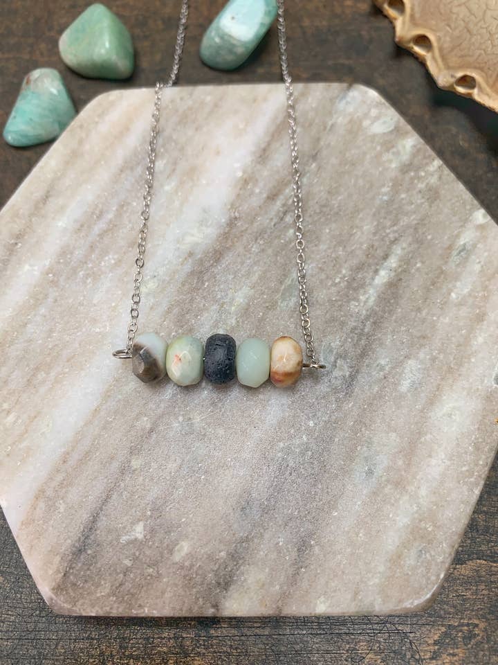 Collana con barra di amazzonite per la vendita all'ingrosso da parte di Wyld Earth