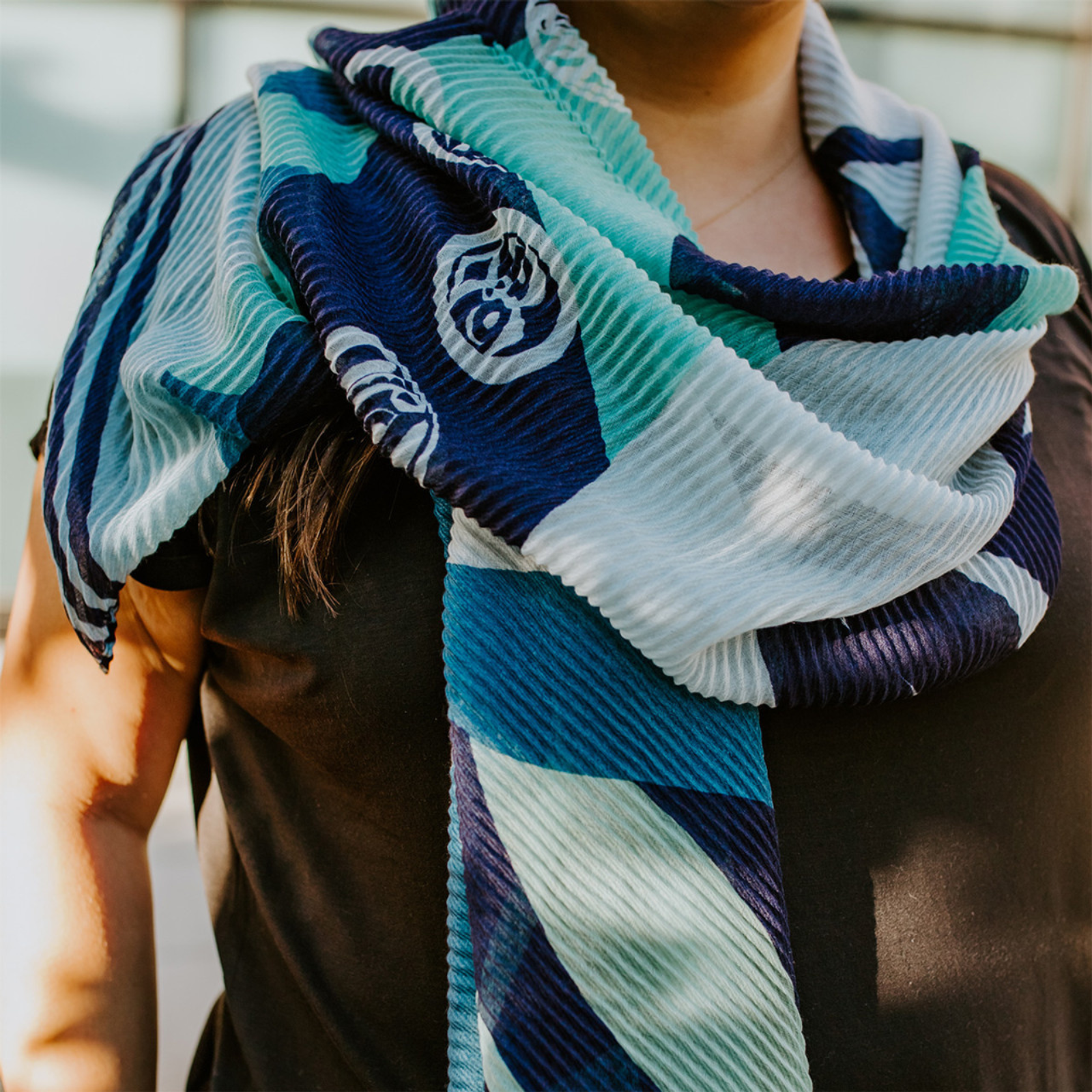 Made By Humans || Light Codes Studio - Vendita all'ingrosso Sciarpa - Donna - Sciarpa Eco con Design Indigeno Contemporaneo11