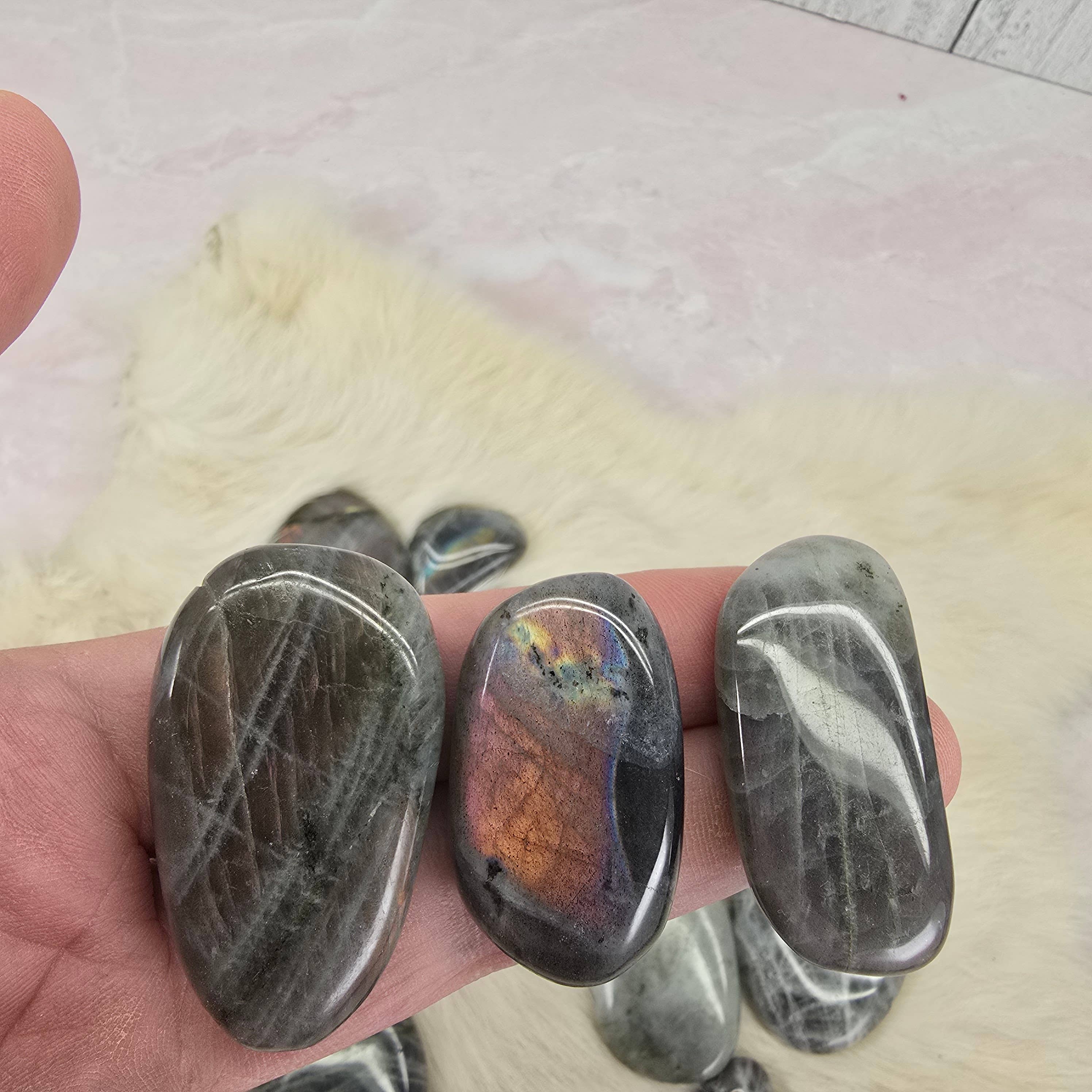 Aquamarine Daydream Wholesale - Wholesale Spiritual Stone/Crystal - .5 Kilo Purple Flash Labradorite Flat Palm Stone ~ Crystals2