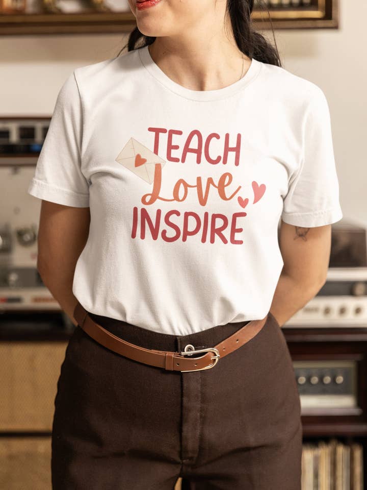 Teachers Back To School T-shirt Personlig T-shirt för lärare eller rådgivare Presentidé för wholesale av Fashion Within Boutique