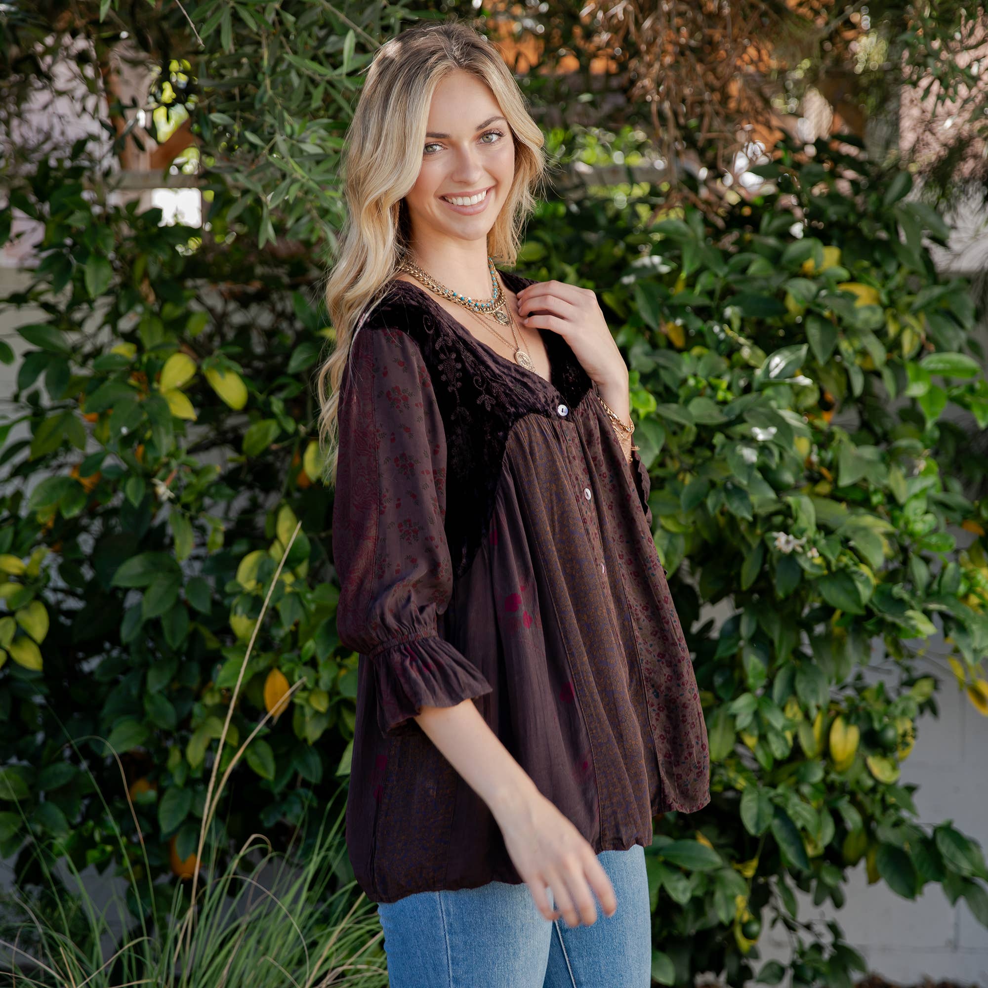 Young Threads – Túnica - Mulher por atacado – Blusa Vintage Boêmia de Veludo com Patchwork (Nova Cor)10