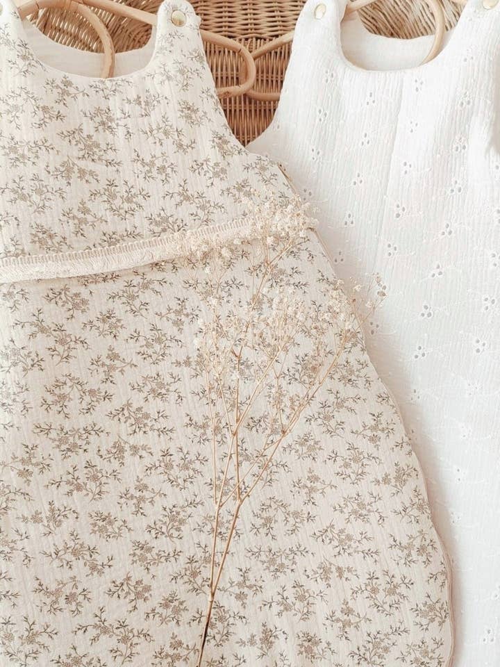 Les p'tites Merveilles de Bérénice - Vendita all'ingrosso Tutina (senza piedini) - Neonati - Sacco a pelo 0-3 mesi bohémien «Louison» in cotone biologico a doppia garza ecru con fiori4