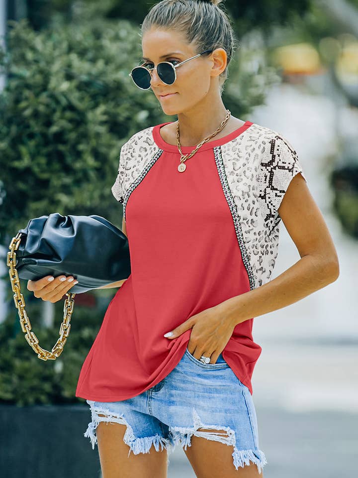 Supreme Fashion - Wholesale Knit Top - Women's - Anamial Print Short Sleeve Round Neck Top