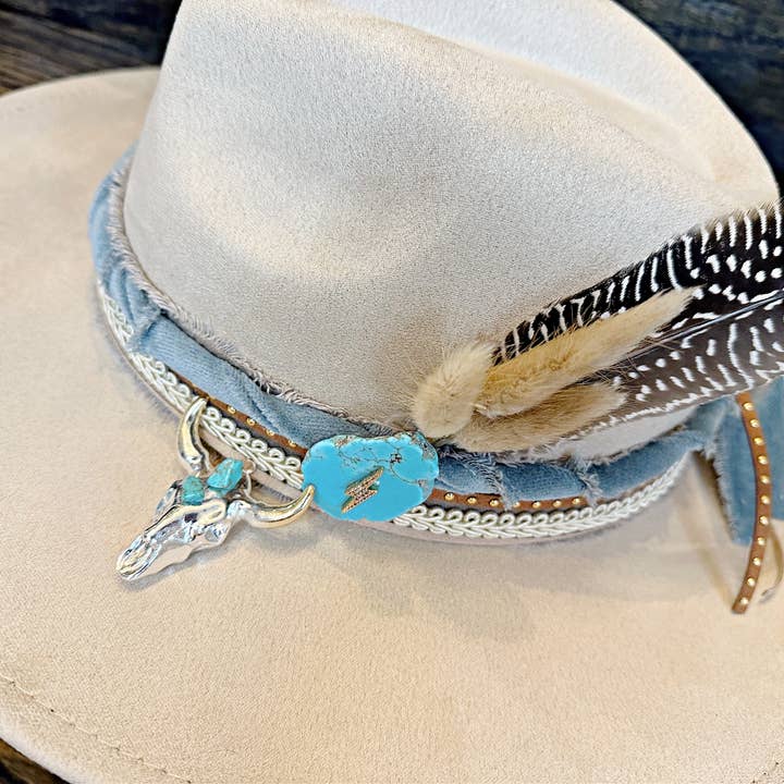 RECKLESS Verstellbarer Hut aus Veloursleder für den Großhandel von Sweet Grace