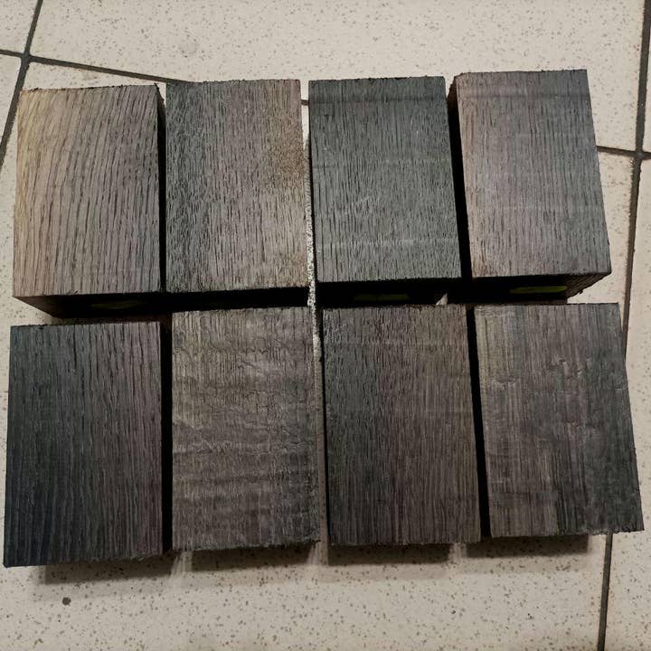 Ébauches de pipes en chêne des marais pour la fabrication de pipes, âgées de 1000 à 6000 ans pour la vente par Prut63683