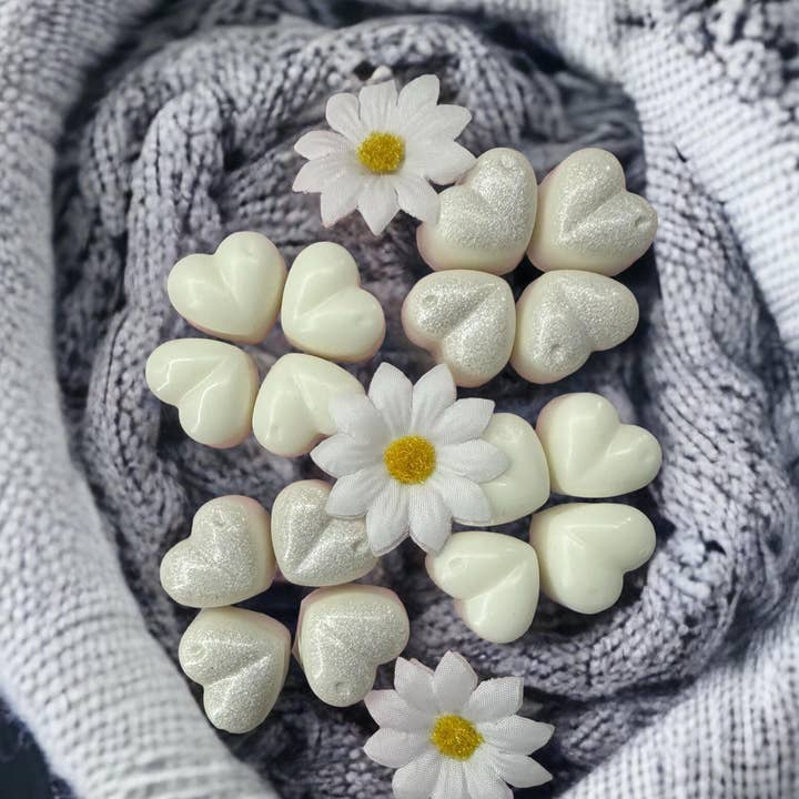 Box of 16 Wax Melt hearts for wholesale by Daisy Dot Boutique