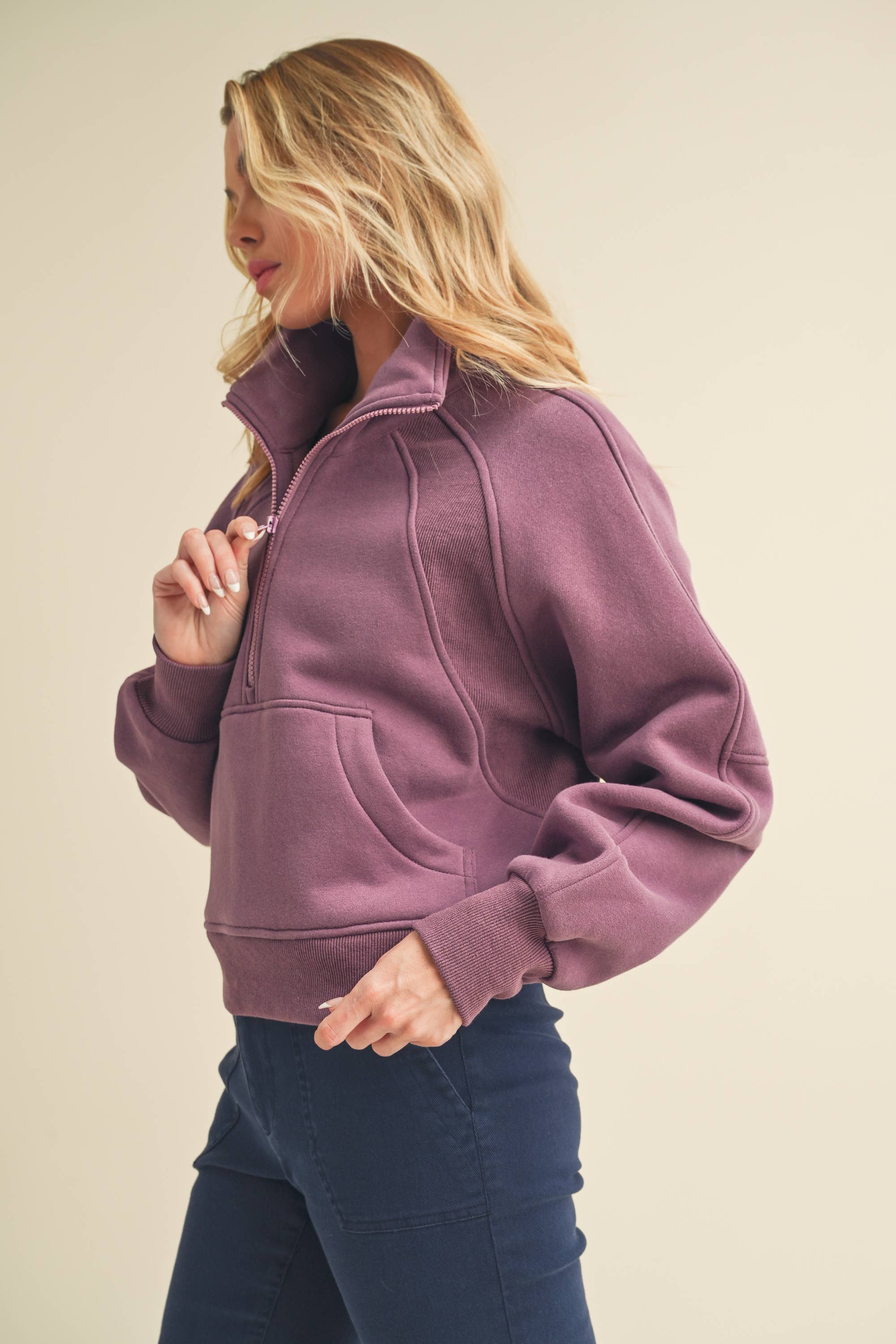 AEMI + CO - Venta al por mayor Sudadera - Mujer - 950CK Dove - Suéter con media cremallera y cuello tipo embudo27
