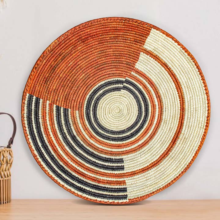 Bol décoratif mural en forme de bol de 14" tissé à la main en osier. pour la vente par ArtisanalEmporiumLLC