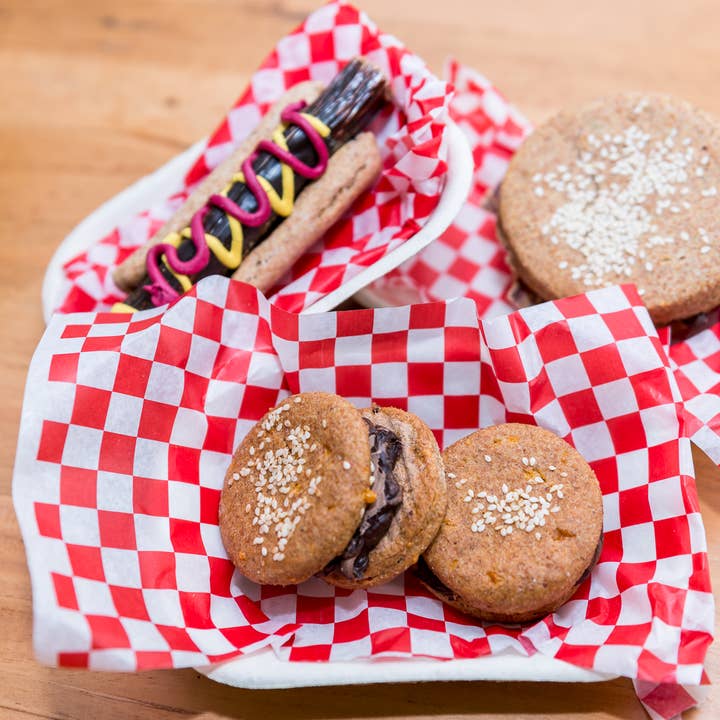 Cheddar Dogs - Wholesale Pet Treats - Dog - Hot Diggity Dog1