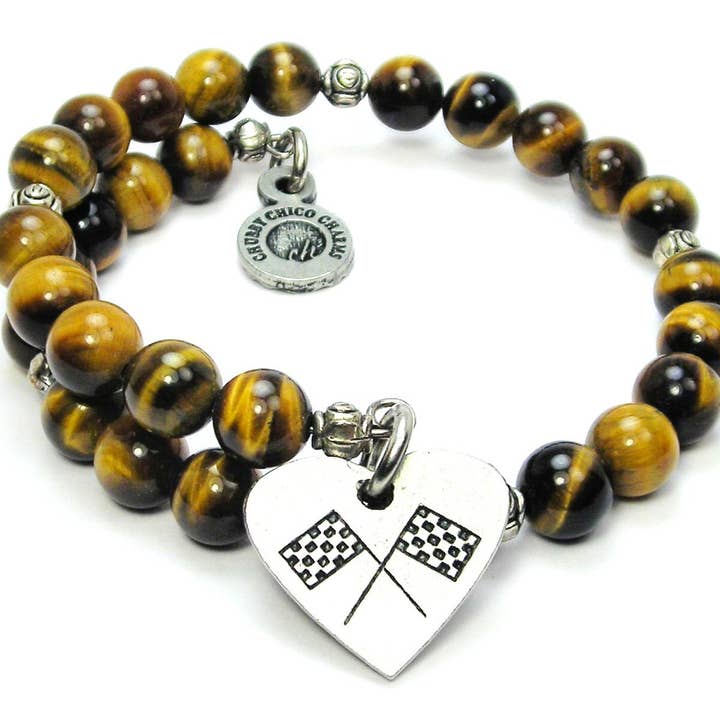 Korsade ras flaggor i ett hjärta Tiger öga wrap armband för wholesale av Chubby Chico Charms