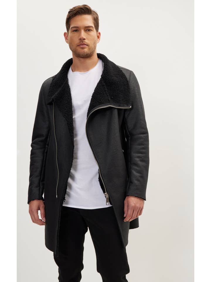 NERO Cappotto vegano in shearling da uomo con chiusura asimmetrica in vendita all'ingrosso su Faire