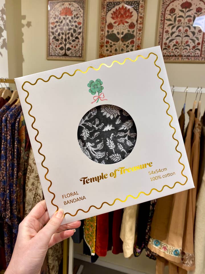 Bandana de Algodón Indio en Caja de Regalo con Estampado en Negro para venta al por mayor de Temple of Treasure