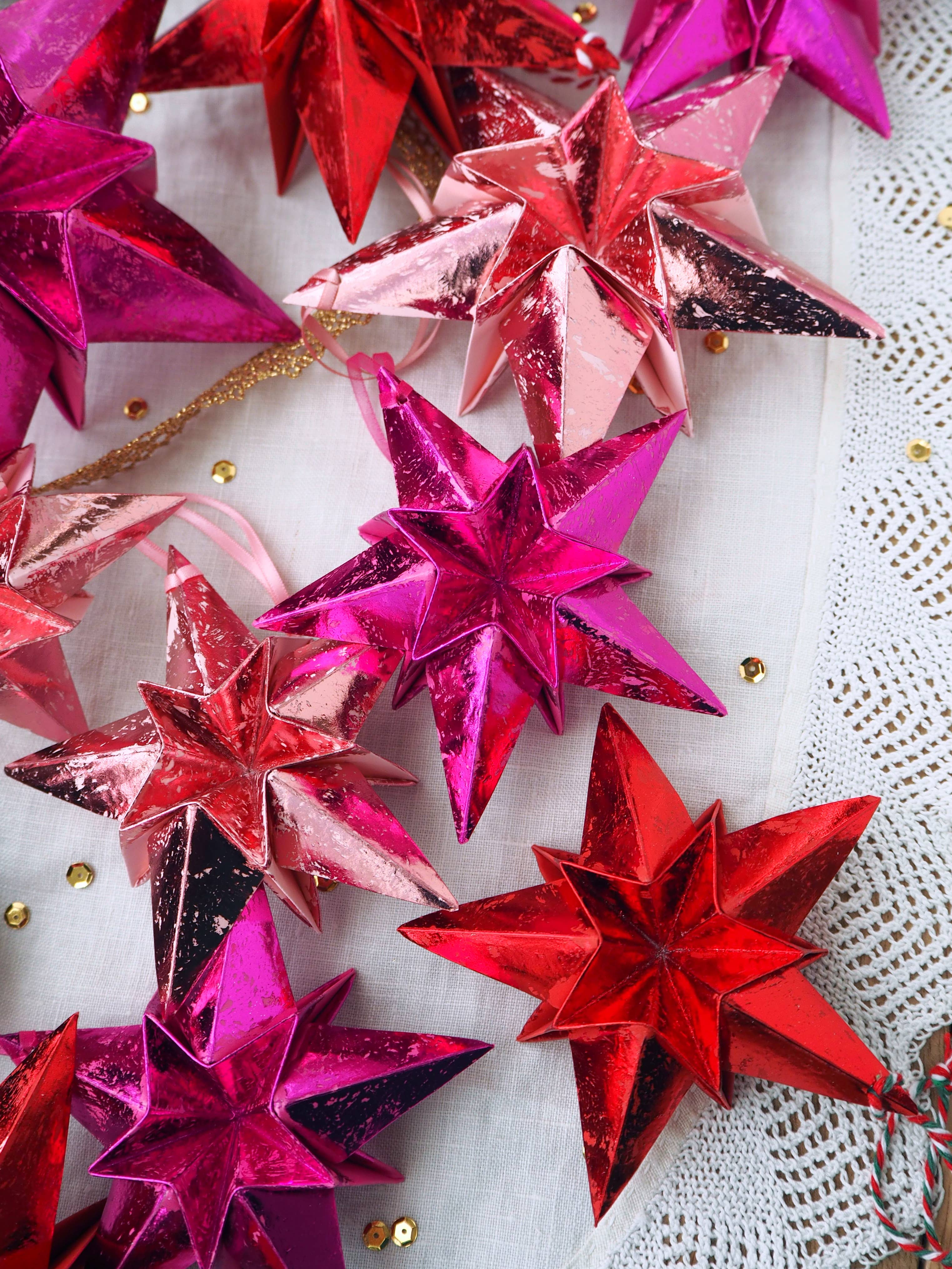 Joyful Array – Großhandel Weihnachtsschmuck – Weihnachtliche Origami-Sterne aus metallischem Pink4