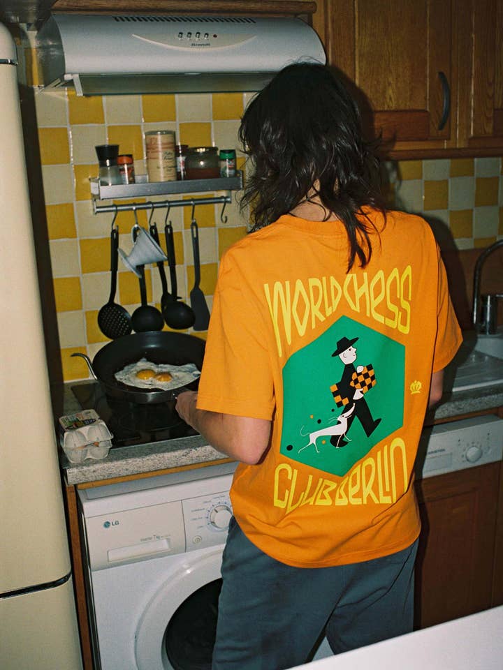 World Chess Club Berlin T-Shirt: Orange Ampelmann for wholesale by World Chess