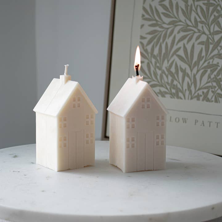 Glowing Harmony Candle Co - Venta al por mayor Velas de diseño llamativo - Vela de Cabaña Navideña, Decoración de Chalet Escandinavo de Invierno4