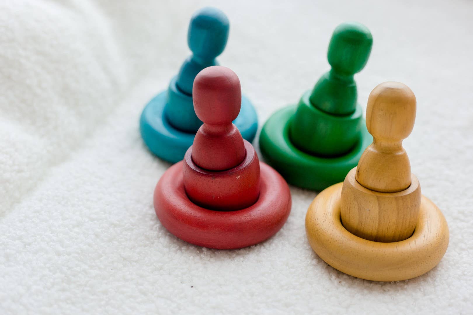 Q Toys – Großhandel Spielzeugset – Kinder – Rainbow People Becher und Ringe3