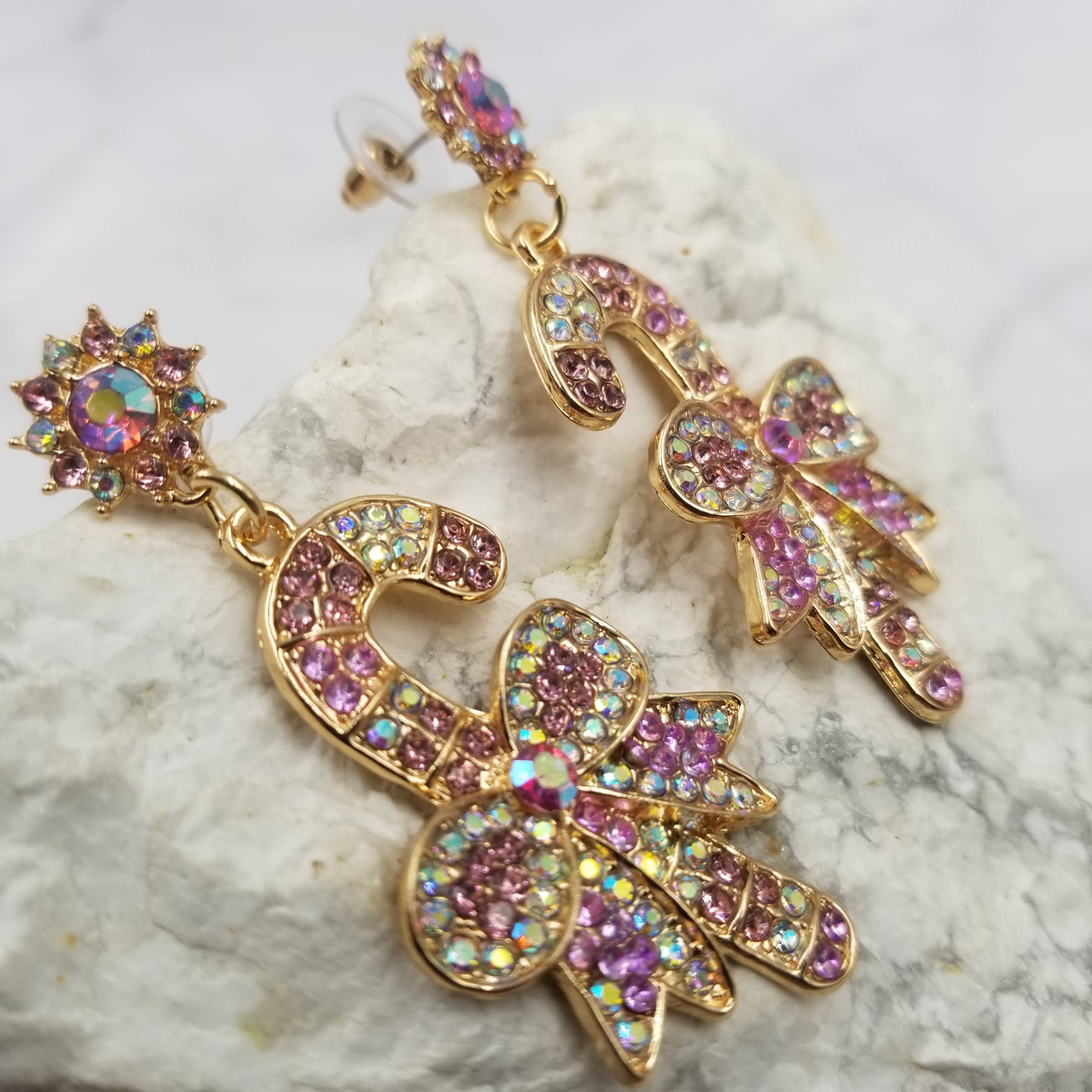 The Pretty Jewellery - Venta al por mayor Pendientes colgantes - Pendientes navideños con forma de bastón de caramelo con purpurina1