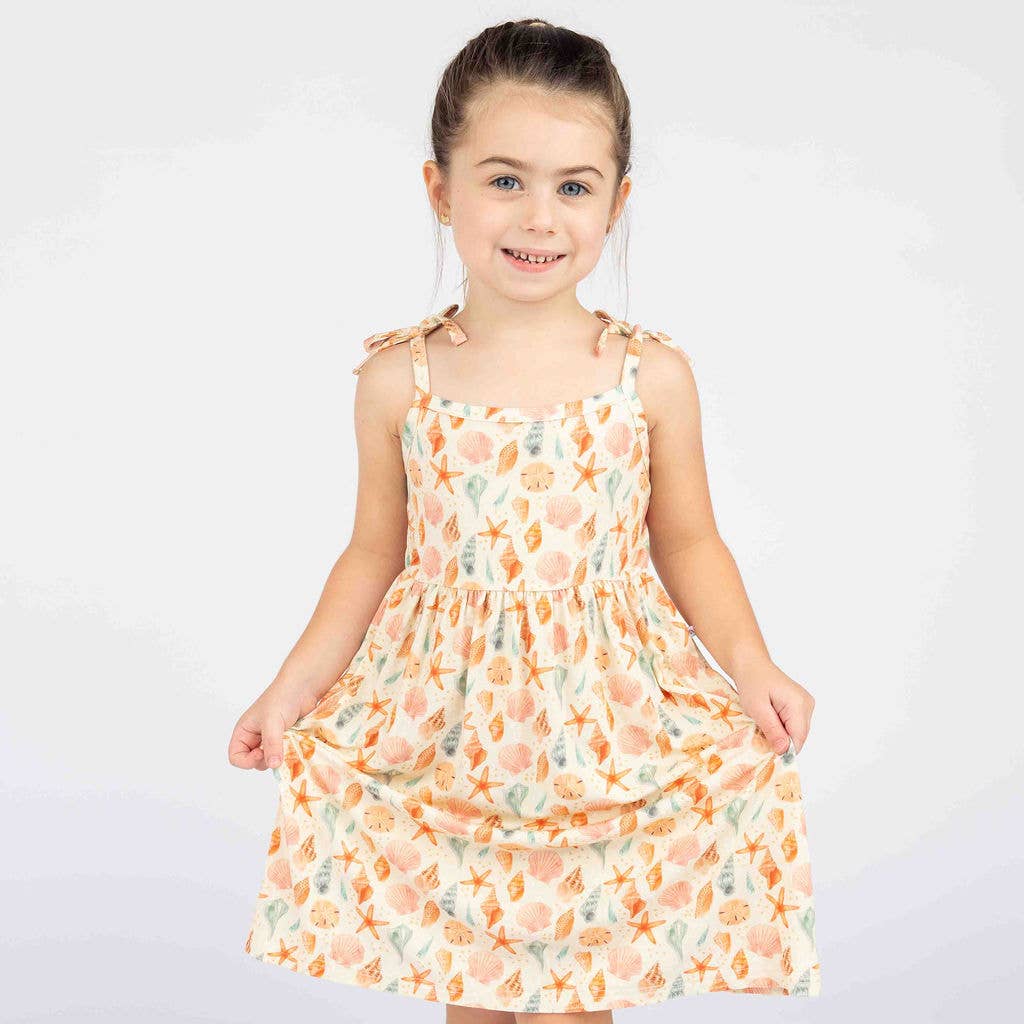 Beige/Multi Prendisole in bambù per bambini Sandy Seashells Beachy in vendita all'ingrosso su Faire2