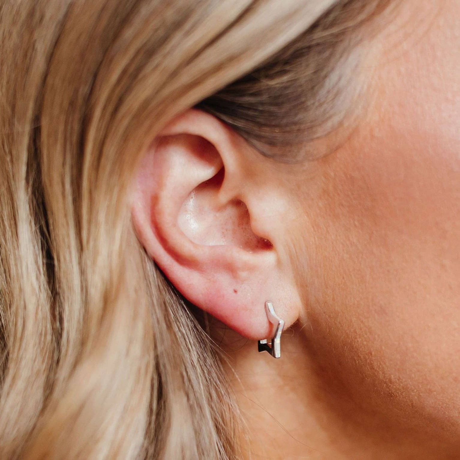 Chloe + Lois – wholesale Hoop-örhängen – Stardust Star Hoops1