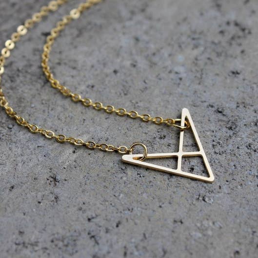 Collar triángulo cruzado para venta al por mayor de Vintage Acorn