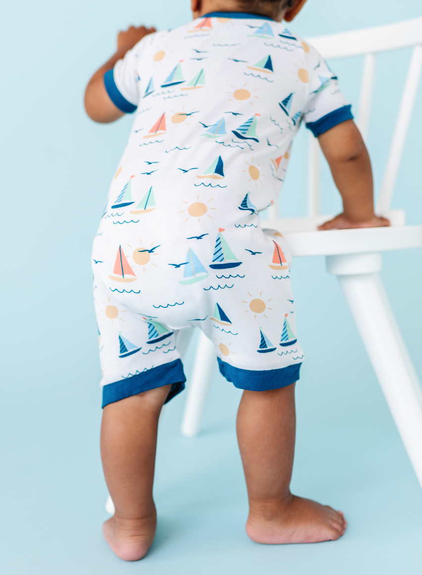 Bird & Bean® – wholesale Byxdress - Baby – Bambu Kort Dragkedja Romper för Baby - Kai Segelbåt4