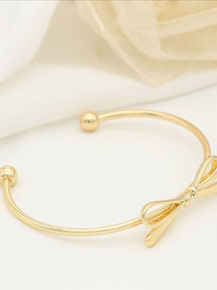 14k Gold plated bow bracelet for wholesale by Twig & Rue boutique