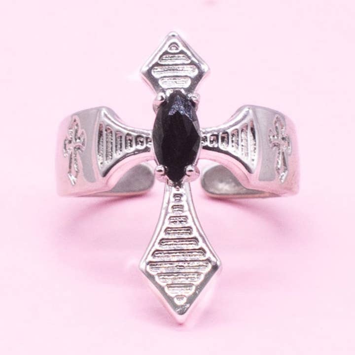 Bague Diana Cross pour la vente par Taylor Adorn