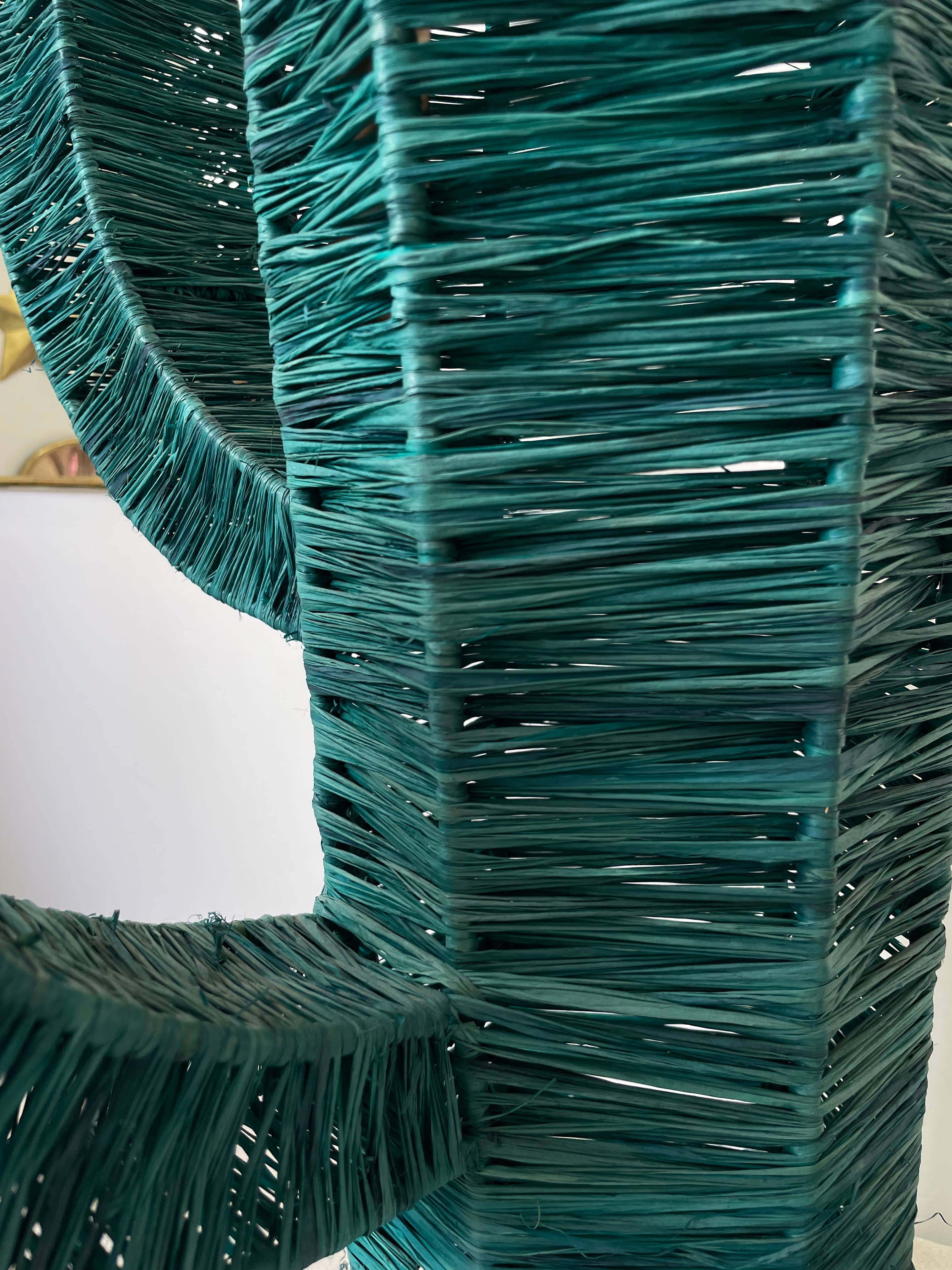 BAHIA HOME – wholesale Dekorativt bordsobjekt – Handflätad kaktus i raffia - grön3