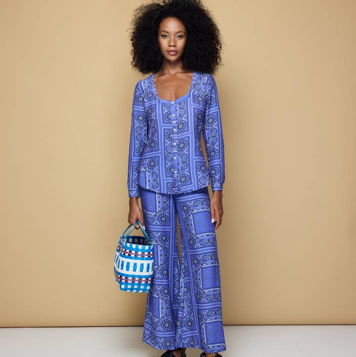 THE GROOVE FITTED SHIRT - BANDANA STATE PRINT/ BLUE for wholesale by State of Georgia