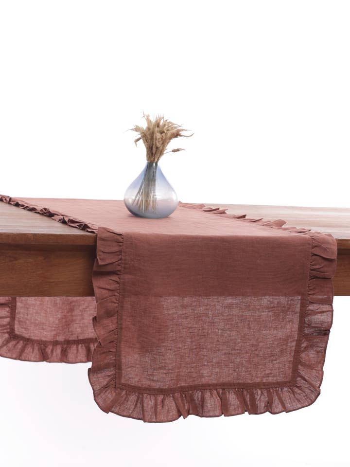 Edge Linen Ruffle Medley Bordløber – Raffineret for engroshandel hos Live Linen