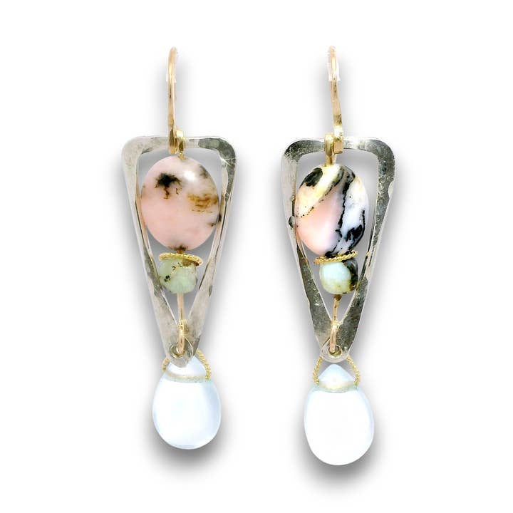 Richtungsweisende Ohrringe aus rosa Opal E85052 für den Großhandel von Art by any Means Jewelry