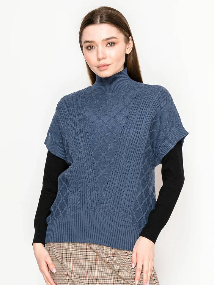 Blauer Zopfmuster-Strickweste für den Großhandel von Yal New York