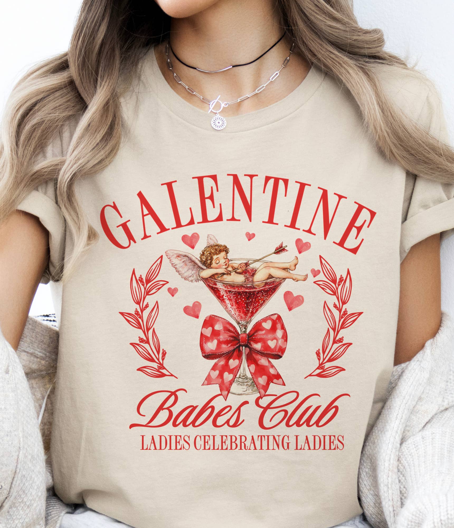 Par.tees by Party On! - Vendita all'ingrosso Maglietta stampata - Donna - Maglietta grafica amore Cupido di San Valentino del club delle ragazze Galentine2
