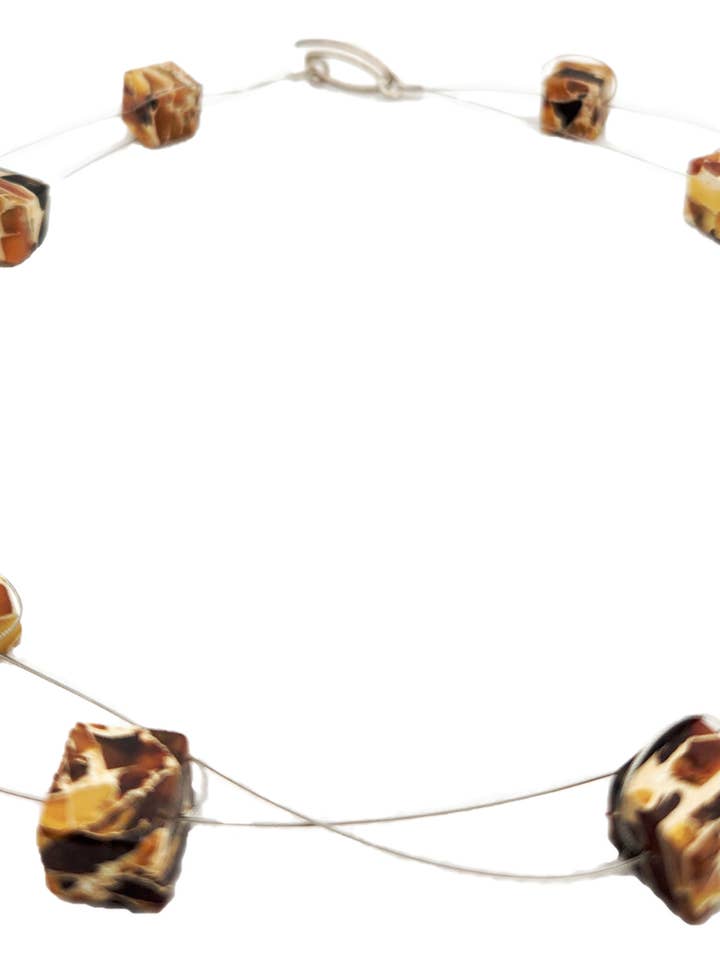 Halskette/Chocker in Würfelform aus marmoriertem baltischem Bernstein für den Großhandel von Mia's Polish Treasures