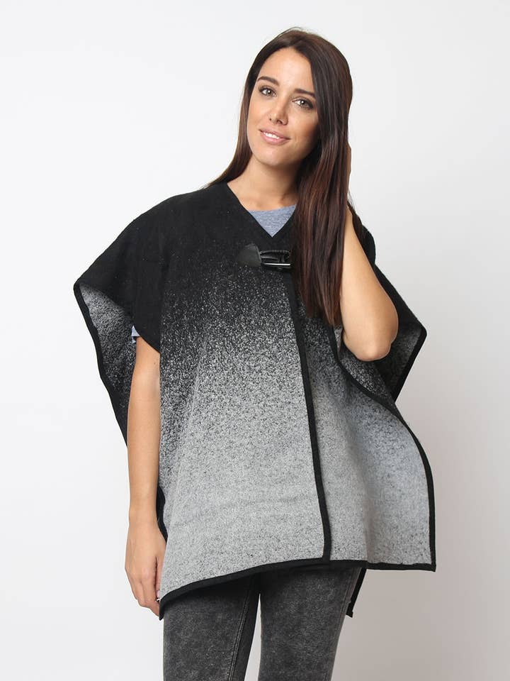 Poncho met kleurverloop en contrasterende afwerkingen 8015 voor wholesale door BanBat