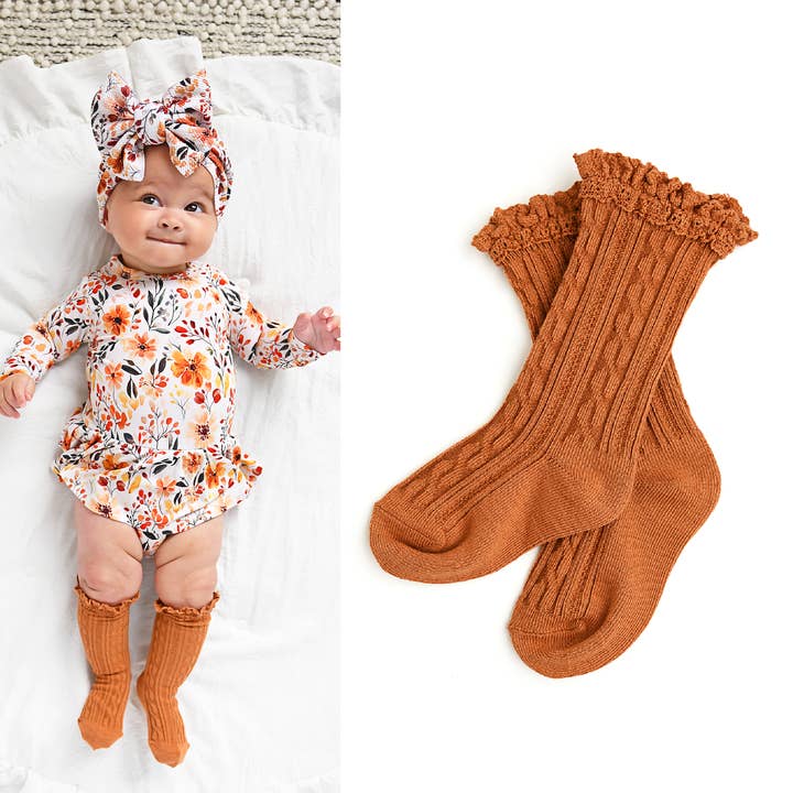 Chaussettes en dentelle noisette adorable accessoire assorti pour la vente par Gigi and Max
