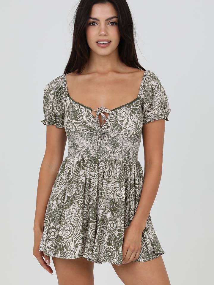 Q5X75-A853 ROMPER MET V-HALS EN GESMOKTE TAILLE EN KORTE MOUWEN voor wholesale door ANGIE