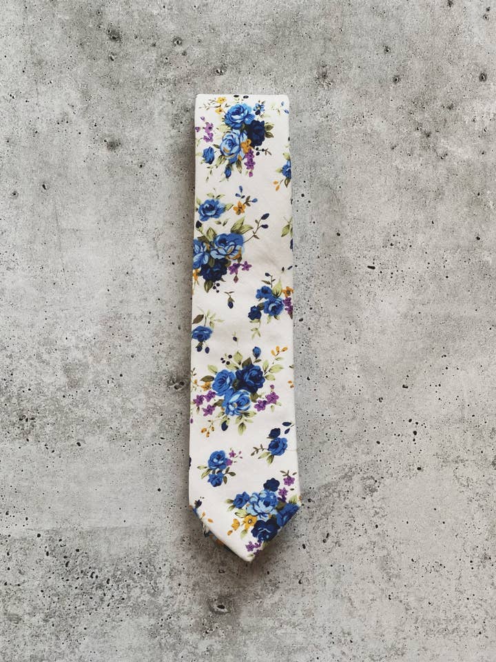 Gravata de gola floral branca e azul por atacado de London Jae Apparel