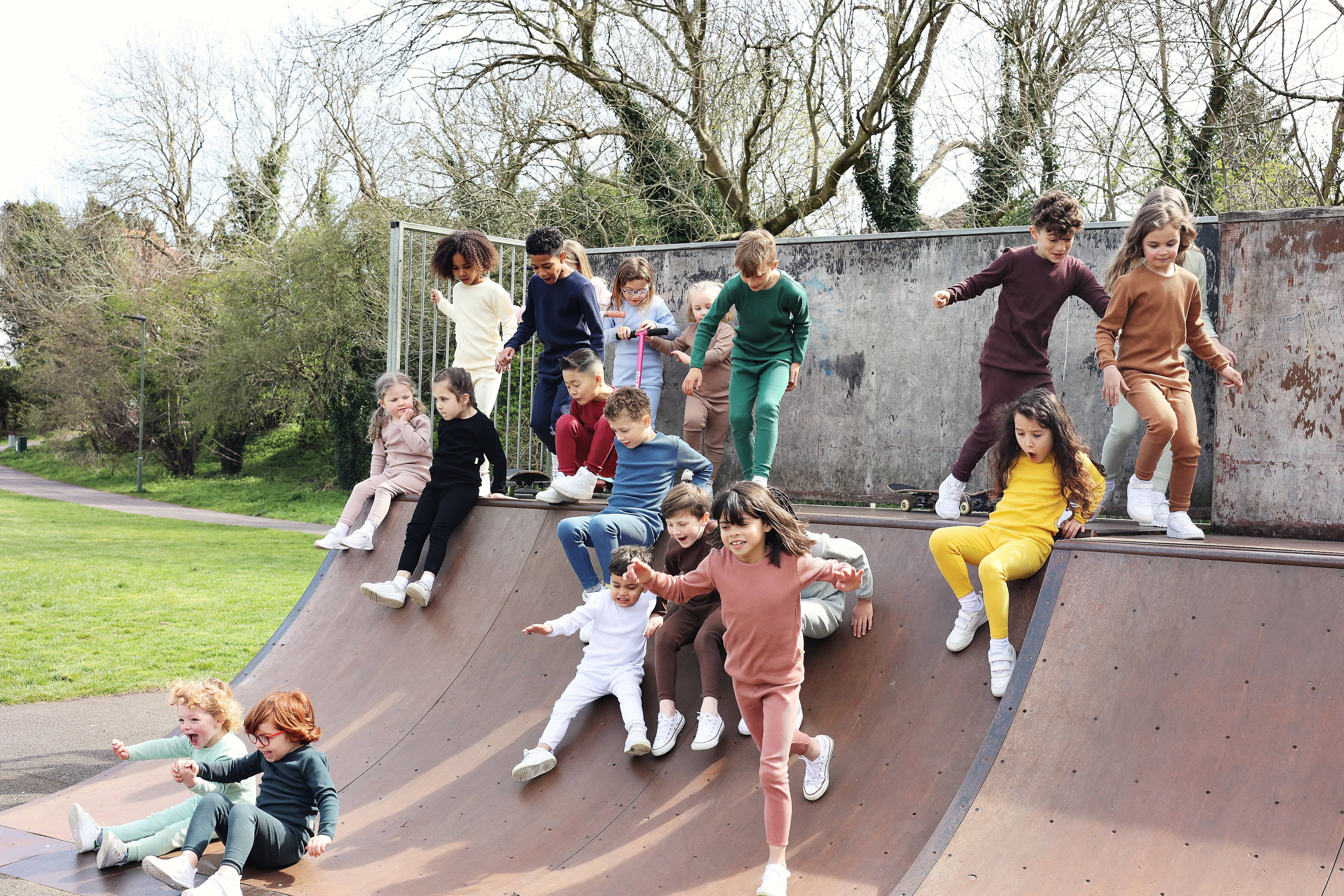 DreamBuy - Venta al por mayor Conjuntos de ropa cómoda - Niños - Pijama unisex de canalé para niños Sage Kids - conjunto cómodo de 2 piezas3