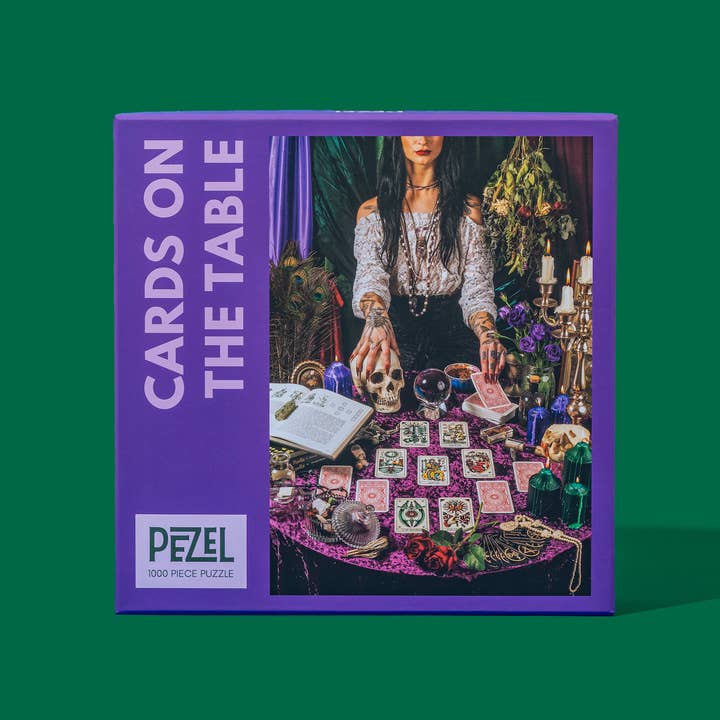 Cartes sur la table | Puzzle de 1000 pièces avec sac en toile pour la vente par Pezel Puzzles