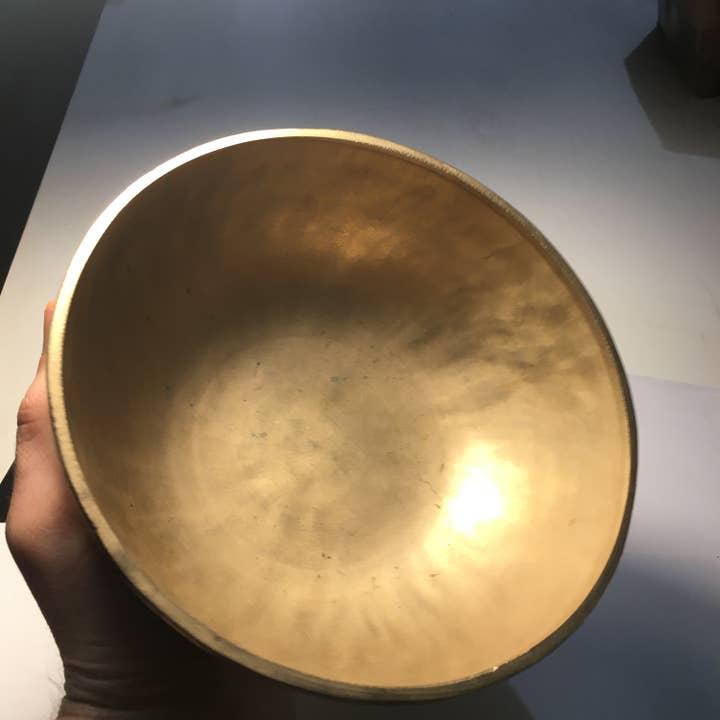 Vintage håndhamret tibetansk syngeskål 7,25" for engroshandel hos Wildheart Crystals