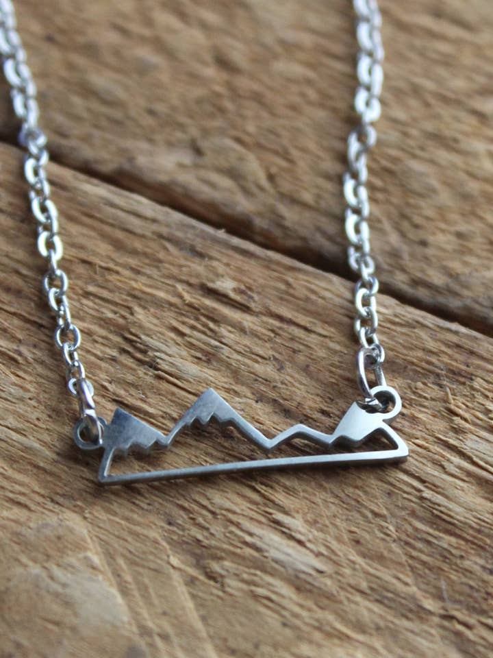 collier de montagne en acier inoxydable//bijoux minimalistes pour la vente par Création Julie Dupont